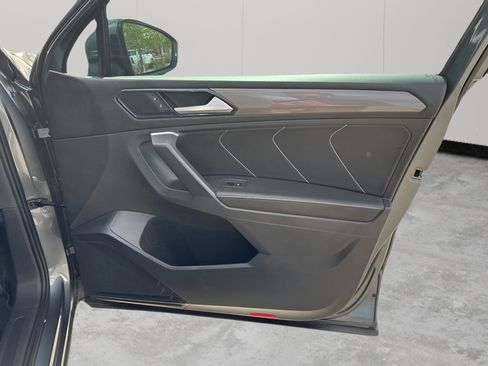 Used 2024 Volkswagen Tiguan SE image 13