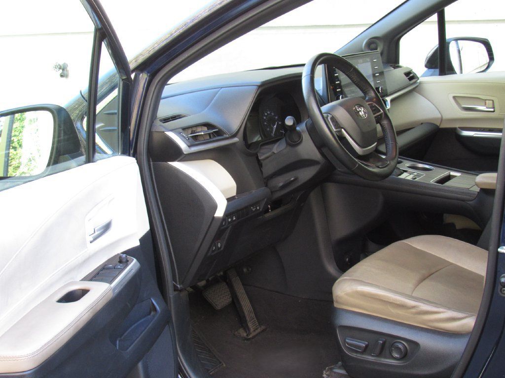 Certified 2023 Toyota Sienna XLE w/ XLE Plus Package AWD/4WD image 10