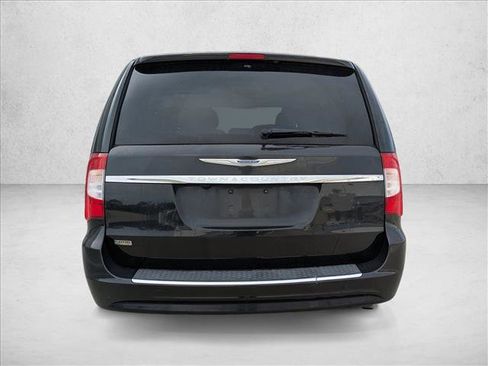 Used 2014 Chrysler Town & Country Touring image 6