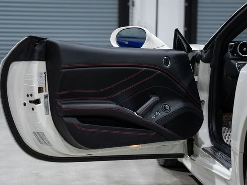 Used 2016 Ferrari California T RWD image 28