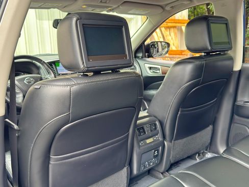 Used 2017 Nissan Pathfinder Platinum AWD/4WD image 39