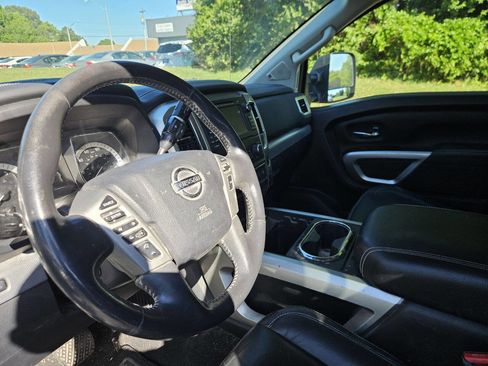 Used 2018 Nissan Titan PRO-4X w/ Pro-4x Convenience Package AWD/4WD image 11