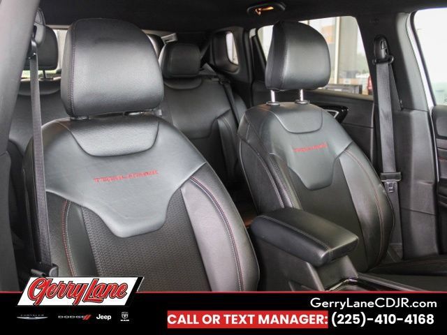 Used 2025 Jeep Compass Trailhawk AWD/4WD image 14