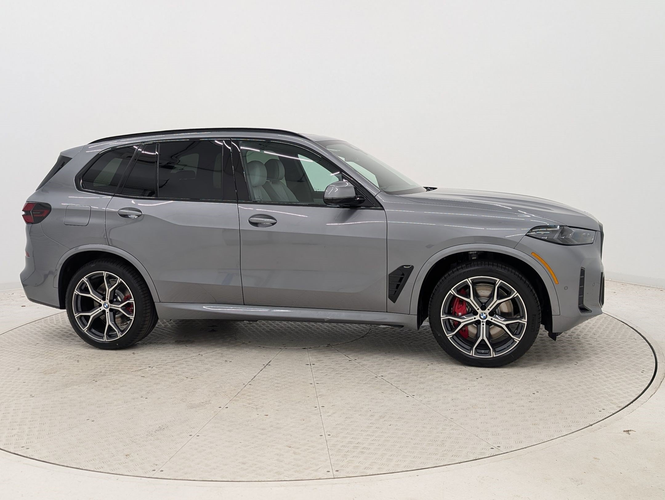 Used 2026 BMW X5 xDrive50e w/ M Sport Package AWD/4WD image 8