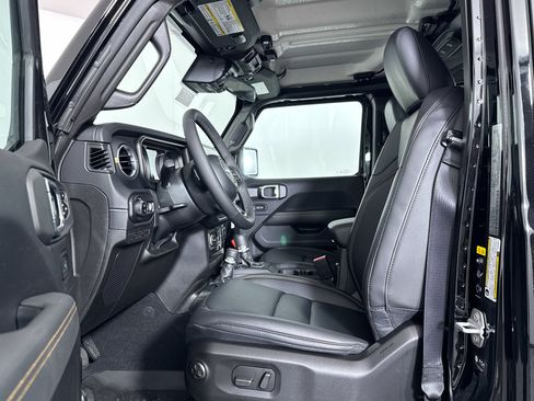 New 2025 Jeep Gladiator Sport image 4