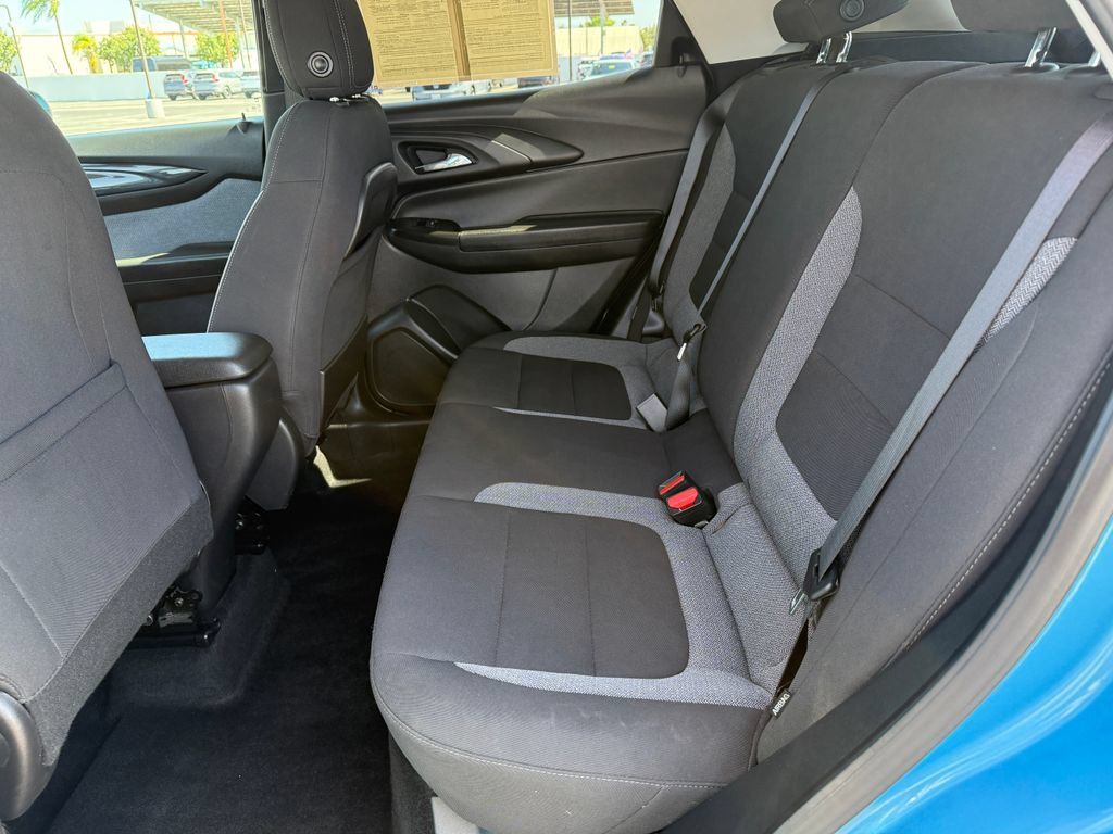 Used 2025 Chevrolet TrailBlazer LT FWD image 14