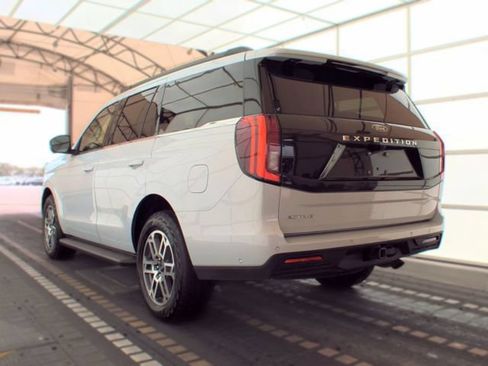 Used 2025 Ford Expedition Active AWD/4WD image 6