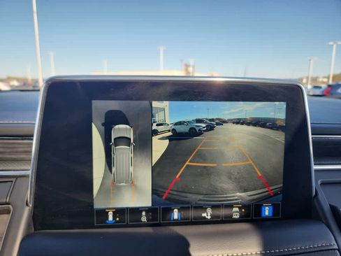 Used 2022 GMC Yukon SLT w/ SLT Luxury Package image 29