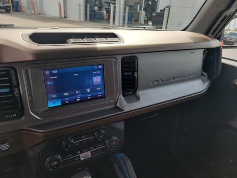 Used 2023 Ford Bronco Outer Banks AWD/4WD image 19