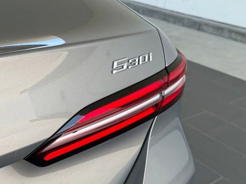 Used 2025 BMW 530i w/ Premium Package image 13