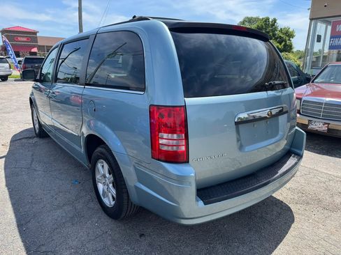 Used 2010 Chrysler Town & Country Touring w/ Family Value Group FWD image 4