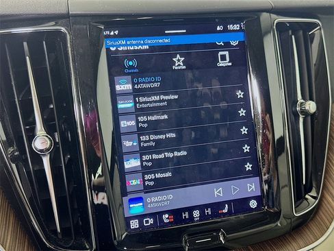 Used 2022 Volvo XC60 B5 Momentum w/ Climate Package image 29