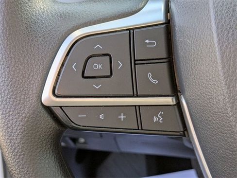 Used 2023 Toyota Highlander LE image 19