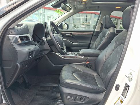 Used 2023 Toyota Highlander Platinum AWD/4WD image 14