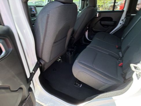 Used 2025 Jeep Wrangler Sport image 23