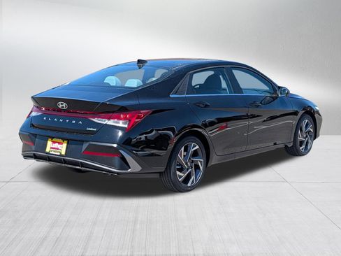 New 2026 Hyundai Elantra Limited FWD image 4