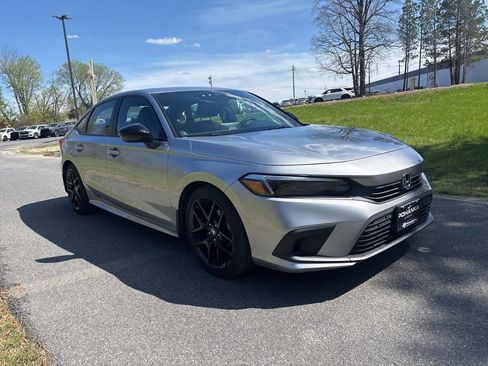 Used 2023 Honda Civic Sport image 3