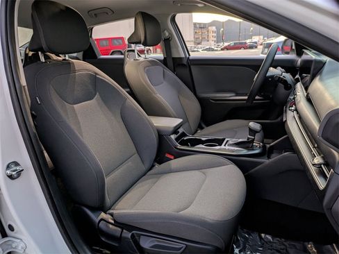 Used 2025 Kia K4 LXS image 28