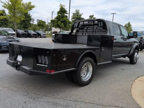 Used 2026 RAM 4500 4x4 Crew Cab DRW w/ Laramie Trim Package image 4