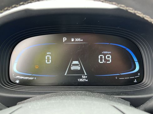 Used 2023 Hyundai Venue Limited FWD image 25