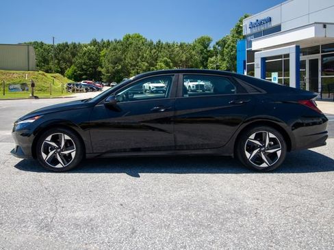 Used 2023 Hyundai Elantra SEL w/ Convenience Package FWD image 4
