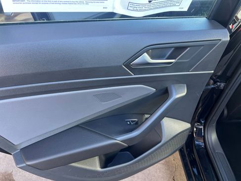 Used 2025 Volkswagen Jetta SE image 24