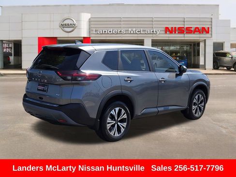 Used 2023 Nissan Rogue SV image 3