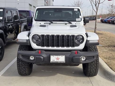 New 2025 Jeep Gladiator Rubicon w/ Convenience Group image 9