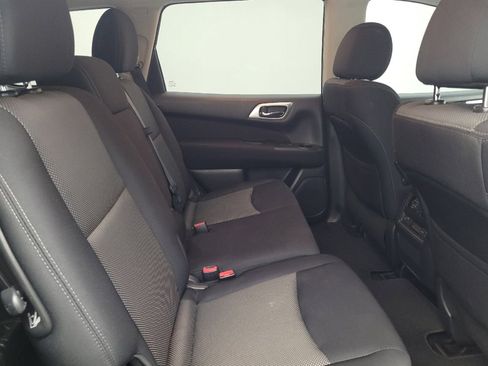 Used 2017 Nissan Pathfinder S image 19