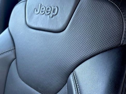 Used 2022 Jeep Cherokee Limited image 24