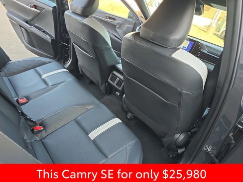 Used 2025 Toyota Camry SE image 17