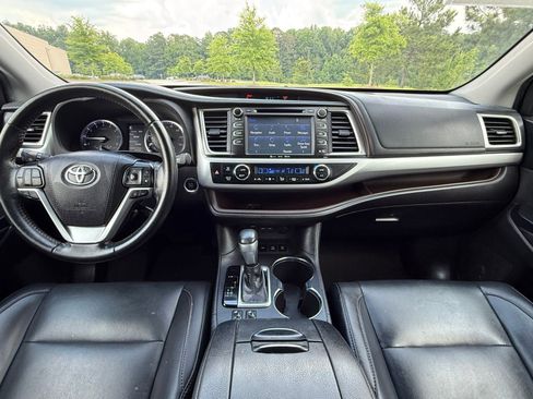 Used 2019 Toyota Highlander XLE AWD/4WD image 23