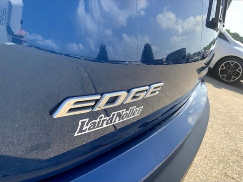 Used 2020 Ford Edge Titanium image 32