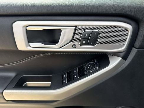 Used 2022 Ford Explorer Limited w/ Equipment Group 301A image 12