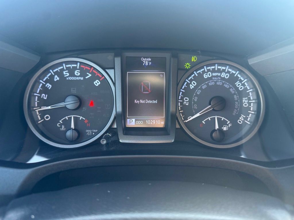 Used 2021 Toyota Tacoma TRD Sport AWD/4WD image 23