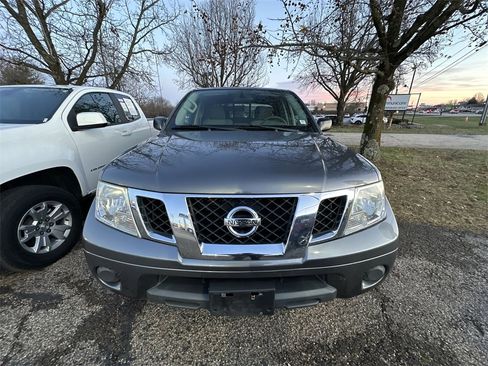 Used 2019 Nissan Frontier SV image 25