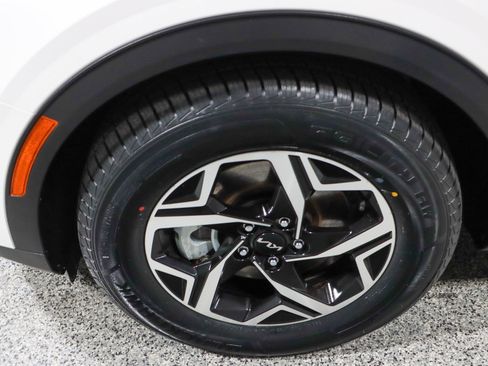 Used 2024 Kia Sportage LX image 8