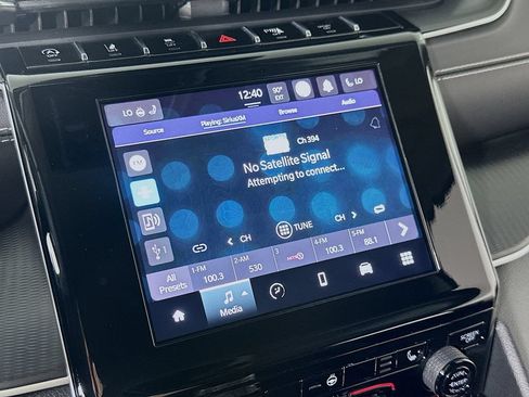 Used 2023 Jeep Grand Cherokee Laredo w/ Luxury Tech Group I RWD image 28