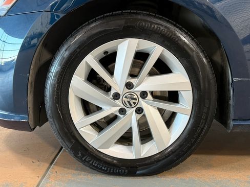 Used 2018 Volkswagen Passat 2.0T SE FWD image 7