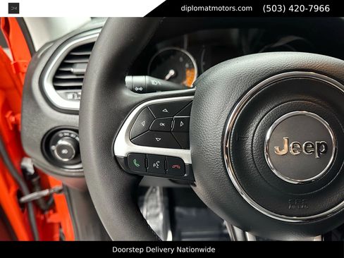 Used 2018 Jeep Renegade Latitude w/ Popular Equipment Group image 28
