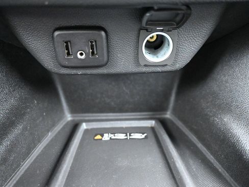 Used 2023 Chevrolet Traverse LT image 20