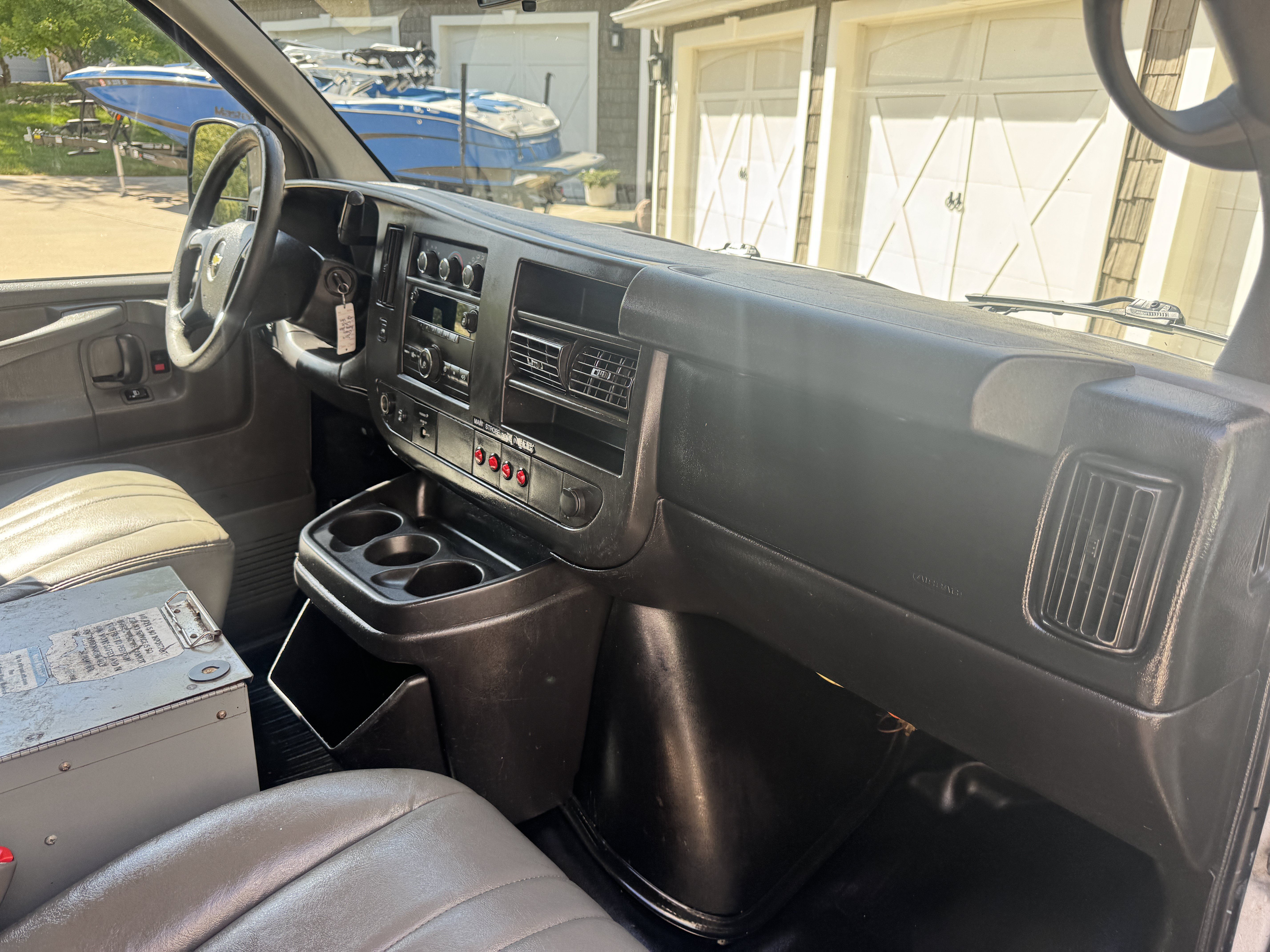 Used 2014 Chevrolet Express 2500 RWD image 20