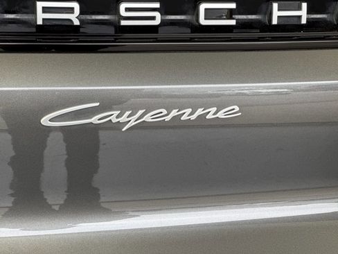 Certified 2024 Porsche Cayenne AWD/4WD image 31