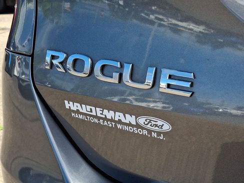 Used 2015 Nissan Rogue SV w/ SV Premium Package AWD/4WD image 30