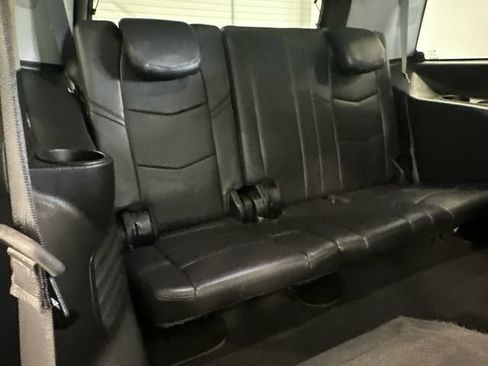 Used 2019 Cadillac Escalade Luxury AWD/4WD image 27