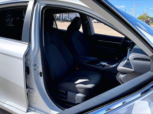 Used 2022 Toyota Camry LE w/ Carpet Mat Package (TMS) image 9