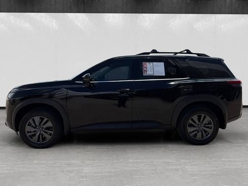 Used 2025 Nissan Pathfinder SV FWD image 2
