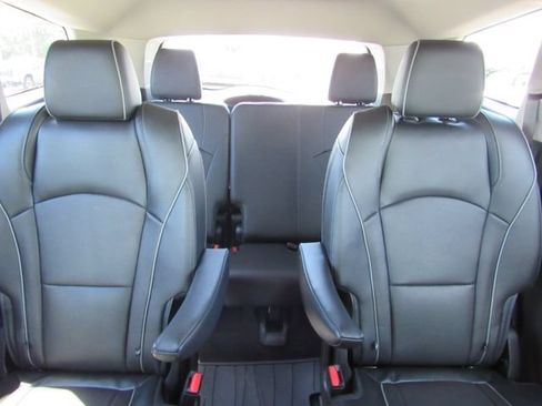 Used 2019 Buick Enclave Avenir w/ Avenir Technology Package AWD/4WD image 32