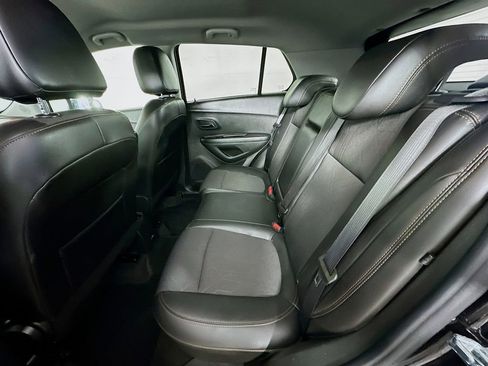 Used 2022 Chevrolet Trax LT w/ LT Convenience Package image 31