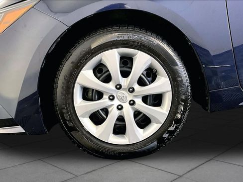 Used 2020 Toyota Corolla LE FWD image 11